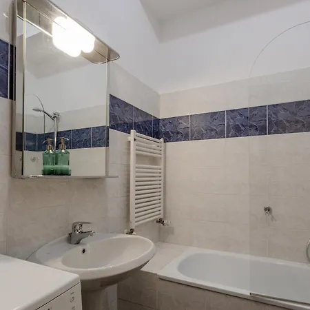 アパート Guesthost - Elegant In The Heart Of